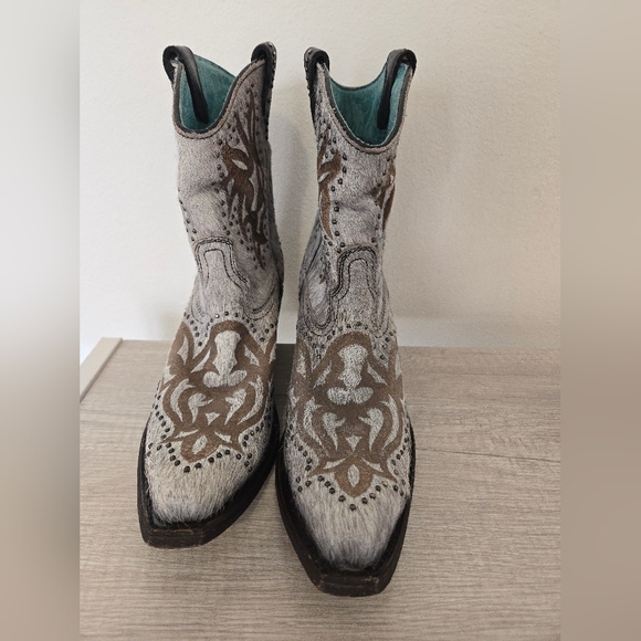 Corral Grey Fur Laser & Studs Shortie Leather Boots Womens 10 Snip Toe 2-inch Co - Picture 4 of 9